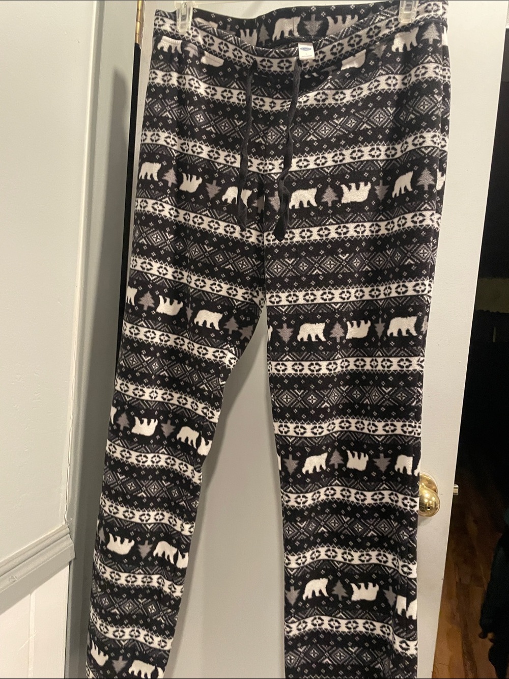 Old Navy women’s Black & White Polar Bear Patterned Fleece Lounge Pants size L
